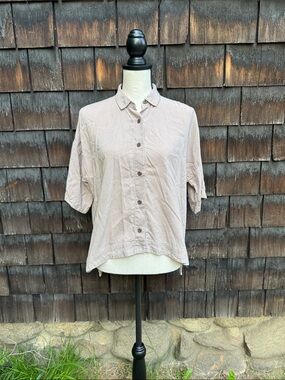 Everlane Taupe Short Sleeve Button-Up Shirt